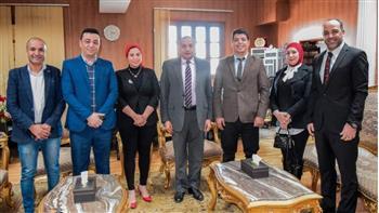 رئيس جامعة بني سويف يلتقي أعضاء مجلس إدارة منطقة الدراجات لبحث سبل التعاون