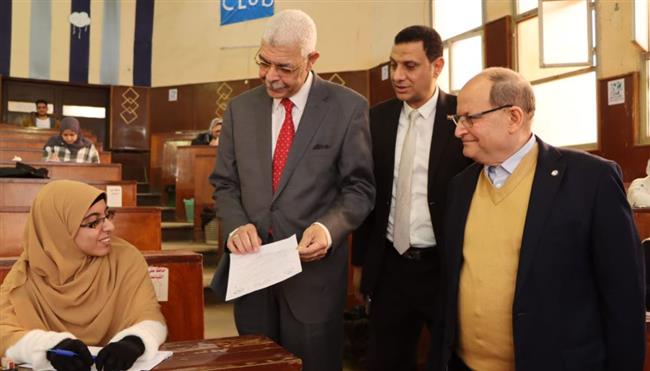 رئيس جامعة المنوفية يتفقد لجان امتحانات الفصل الدراسي الأول بكليات المجمع النظرى