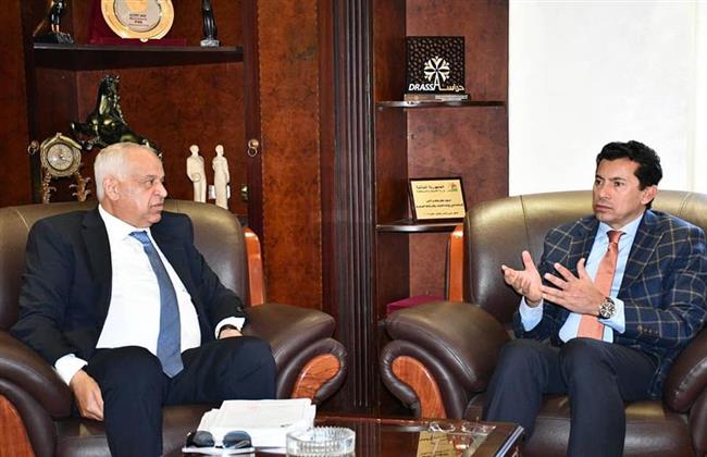 وزير الرياضة يبحث عدداً من الملفات مع رئيس نادى سموحة