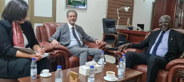 «السفير صلاح الدين» يلتقي وزير الثقافة والإعلام والسياحة فى السودان