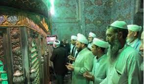 ما حكم زيارة قبور الصالحين للانتفاع ببركة أصحابها؟