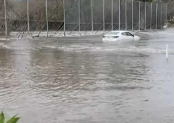 القاهرة الإخبارية تنشر فيديو لـ الآثار المدمرة للسيول فى سان ديجو