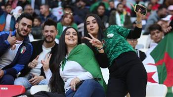   حسناوات الجزائر يدعمن منتخب بلادهن أمام أثيوبيا 