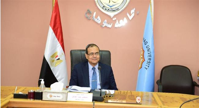 رئيس جامعة سوهاج يهنئ الدكتور مصطفى رفعت لتعينه أمينا عاما للمجلس الأعلى للجامعات