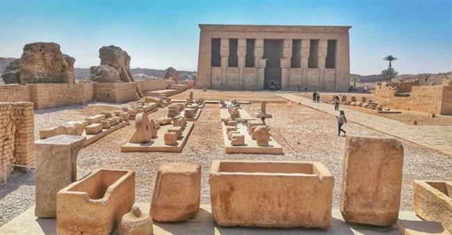 تفاعلا مع حضارة مصر القديمة.. معبد دندرة فى عيون المشاهير