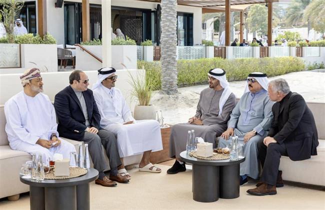 الرئيس السيسي يعود إلى أرض الوطن بعد مشاركته في قمة أبوظبي التشاورية