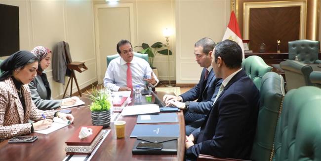 وزير الصحة يبحث مع ممثلي صندوق مصر السيادي فرص الاستثمار فى المجال الصحي 