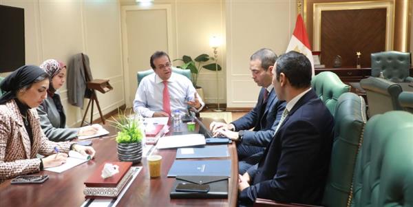 وزير الصحة يبحث مع ممثلي صندوق مصر السيادي فرص الاستثمار فى المجال الصحي
