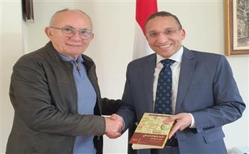 السفير المصرى يستقبل أول مشارك ألباني في معرض القاهرة الدولي للكتاب