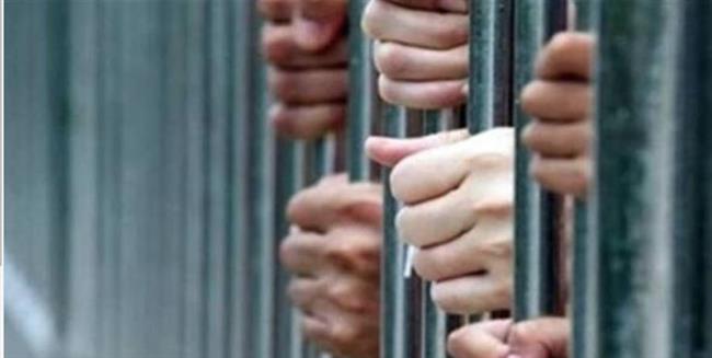 حبس 3 أشخاص لحيازتهما أسلحة نارية في الوايلي