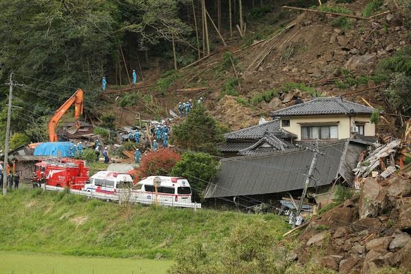 مقتل شخصين في انهيار أرضي في شمال شرق اليابان