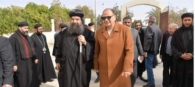محافظ أسيوط يزور إيبارشية الأقباط الأرثوذوكس بأسيوط الجديدة للتهنئة بعيد الميلاد  