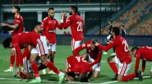 الأهلي يستعيد صدارة الدوري المصري بثلاثية في بيراميدز