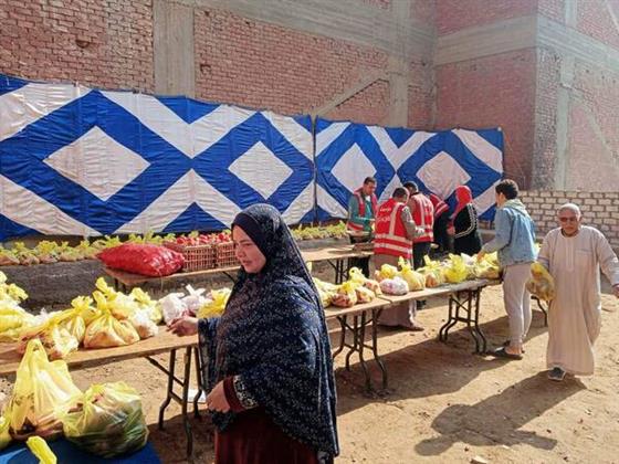 «الغفور الرحيم» تُنظم سوقاً خيرياً لبيع السلع الغذائية بأسعار مخفضة في الخانكة