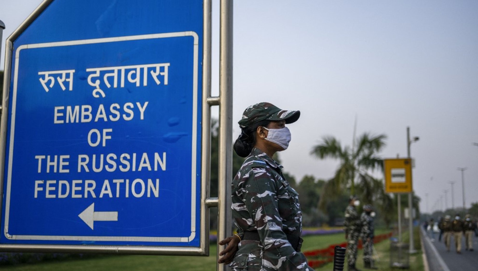 سفارة موسكو بنيودلهي تتابع الأوضاع عقب حادث الطائرة الروسية التي تلقت تهديدا أثناء رحلتها للهند