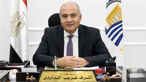 الانتهاء من رصف 44 كم طرق بالمناطق غير المخططة بقنا.. ورصف 75 % بمدينة الخارجة