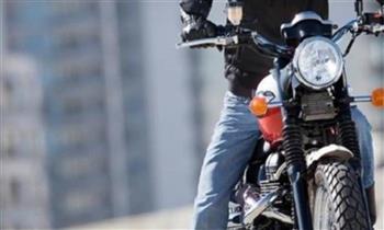 ضبط شخصين سرقا هاتف فتاة أثناء سيرها بسيارتها بالقاهرة