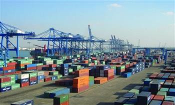   ميناء دمياط يشهد تداول 31 سفينة للحاويات والبضائع العامة
