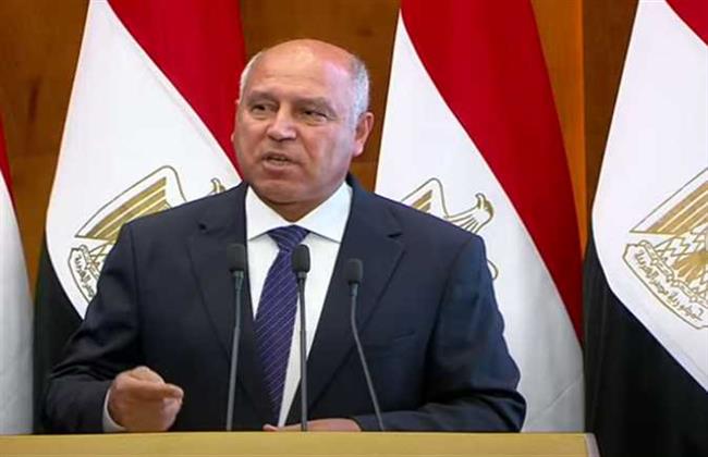 وزير النقل يناشد ركاب القطارات الاحتفاظ بالتذكرة منعًا للغرامة