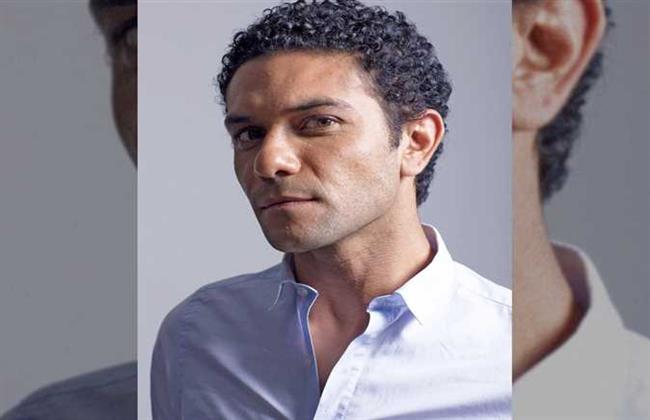 آسر ياسين يترقب عرض فيلمه شماريخ بعد خروجه من سباق دراما رمضان