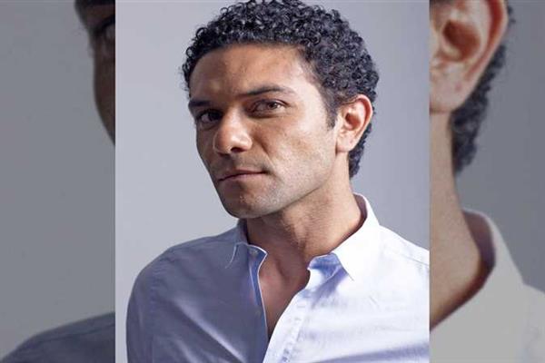 آسر ياسين يترقب عرض فيلمه شماريخ بعد خروجه من سباق دراما رمضان