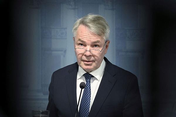 وزير خارجية فنلندا يلمح إلى الانضمام للناتو بدون السويد