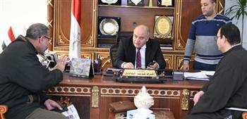 لبحث شكواهم.. محافظ قنا يواصل إستقبال ٨٥ مواطن بمكتبه  