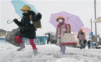   اليابان: استمرار تساقط الثلوج بغزارة في أنحاء كثيرة وتعطل السبل بالقطارات والمركبات‎‎