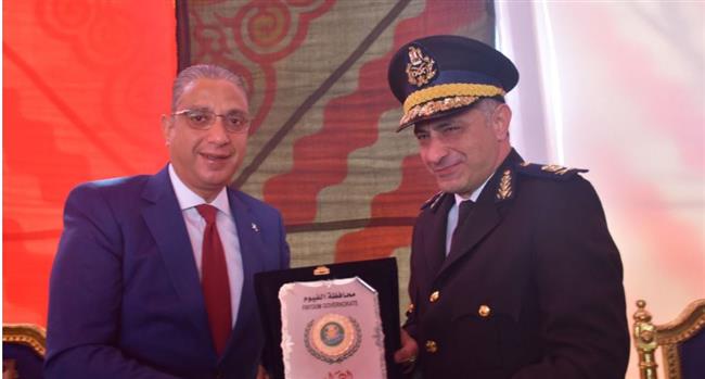 محافظ الفيوم يقدم التهنئة لجنود وضباط الصف ويشيد بتضحيات الشرطة في عيدها 