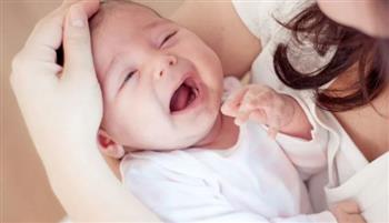   8 أسباب لبكاء الطفل بعد الرضاعة