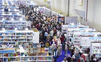 مراسل قناة القاهرة الإخبارية: توافد حاشد من المصريين على معرض الكتاب