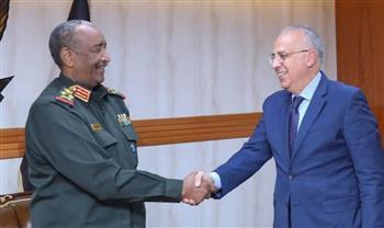وزير الرى يصل إلى أرض الوطن بعد زيارة ناجحة لدولتى السودان وجنوب السودان 