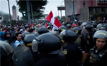   حكومة بيرو تطلب من الشرطة والجيش التدخل لفتح طرق أغلقها متظاهرون يطالبون بتنحي الرئيسة