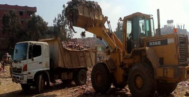 محافظة الجيزة: رفع ١١٥٠ طنا من مخلفات وتراكمات بكفر غطاطي أسفل الدائري بأوسيم