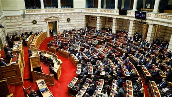   الحكومة اليونانية تتخطى تصويت سحب الثقة