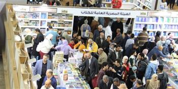   مبيعات "هيئة الكتاب" تتجاور 17 ألف نسخة في أول أيام معرض القاهرة