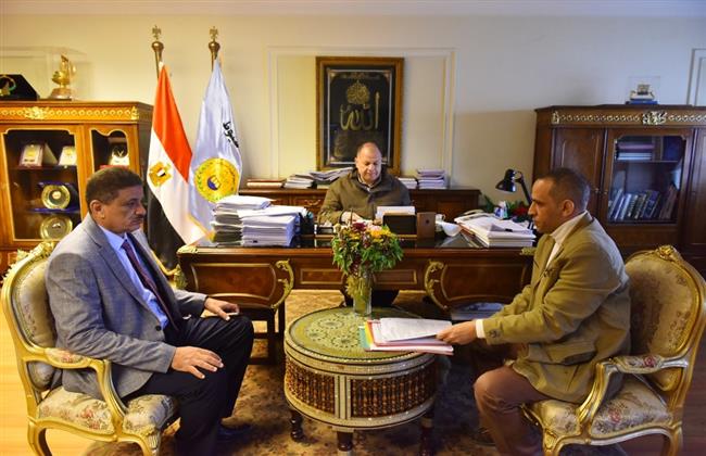 محافظ أسيوط يلتقى السكرتير المساعد ويعلن تكثيف الجهود لاستكمال خطة تعظيم الإيرادات