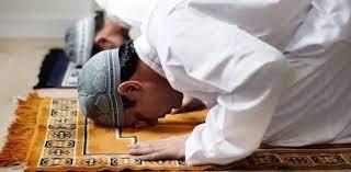 " الإفتاء" توضح حكم تأخير صلاة العشاء حتى منتصف الليل