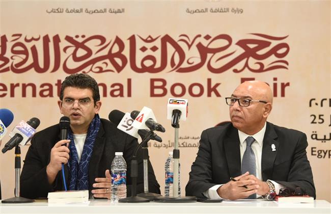 خالد عكاشة مشيدًا بكتاب «سيرة وطن» لأحمد الطاهري: تجربة أدبية ثرية 