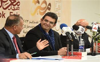 محمد فايز فرحات يُشيد بكتاب «سيرة وطن» لـ أحمد الطاهري: مهم لتوثيق الأحداث