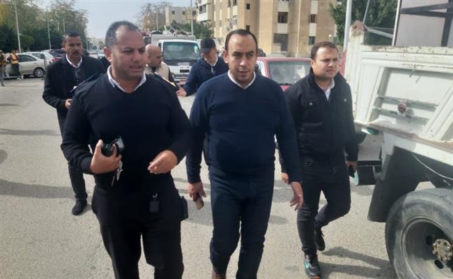 رئيس جهاز الشروق يقود حملة لرفع الإشغالات.. ويحرر 12 محضرا 
