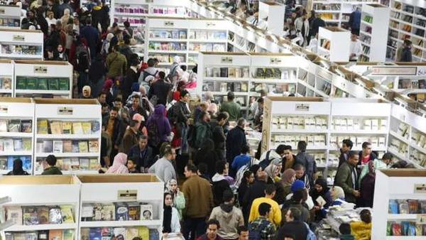 مراسل «القاهرة الإخبارية»: ندوة عن طه حسين والبابا شنودة اليوم في معرض الكتاب