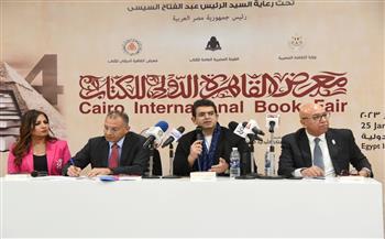 أحمد الطاهرى يعلن التبرع بمبيعات «سيرة وطن» لصالح حياة كريمة بندوة فى معرض الكتاب