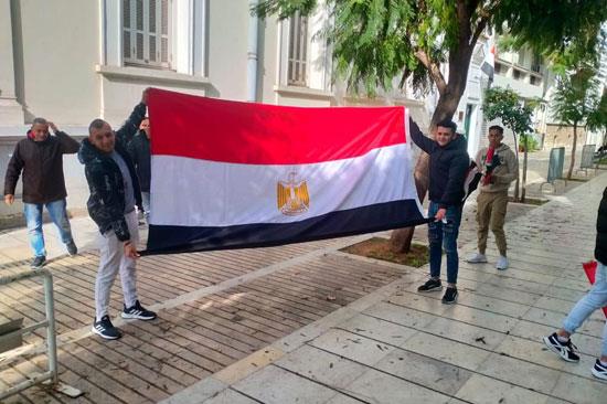 شاهد وقفة للجالية المصرية باليونان تأييدا للرئيس السيسي واحتفالا بعيد الشرطة