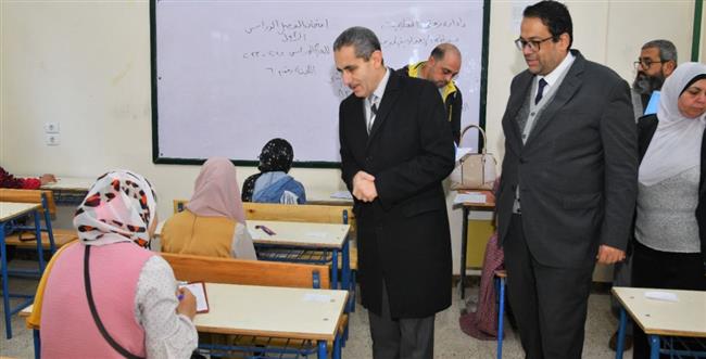 محافظ الغربية يتفقد أداء طلاب الصف الأول الإعدادي لامتحاني العربي والدين في نهطاي