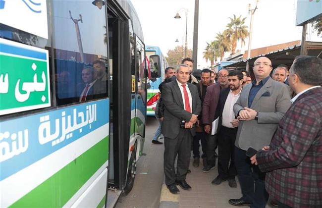 محافظ بني سويف يتابع بدء تشغيل مشروع النقل الجماعي