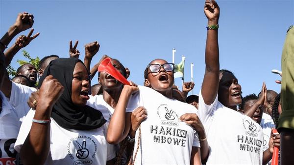 رئيس تنزانيا ينهي حظرًا دام 6 سنوات على أحزاب المعارضة
