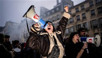   الحكومة الفرنسية تتمسك برفع سنّ التقاعد والاحتجاجات مستمرة