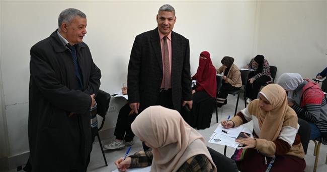 جامعة الفيوم.. " صبري" يتفقد امتحانات الدراسات العليا بمعهد البحوث لدول حوض النيل