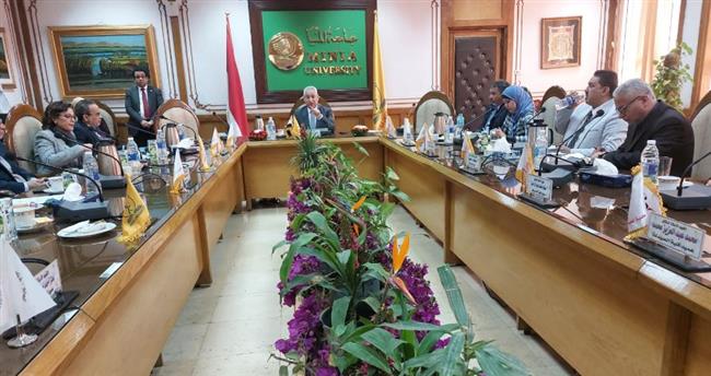 مجلس جامعة المنيا: مكافأة 1000 جنيه لجميع العاملين 